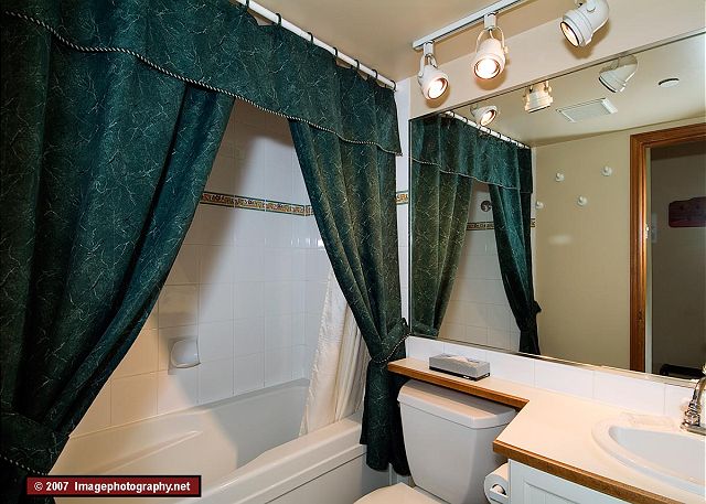 Whistler Aspens on Blackcomb Accommodation 355 Bathroom